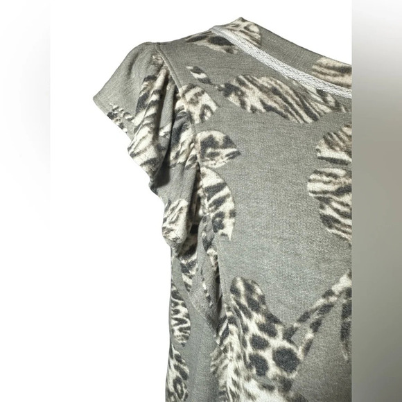 Ces Femme Gray Multi Floral Cheetah Print Top with Ruffle Detail size Large - Picture 2 of 5